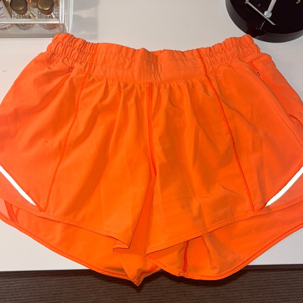 HIGHLIGHT ORANGE lulu hotty hot shorts